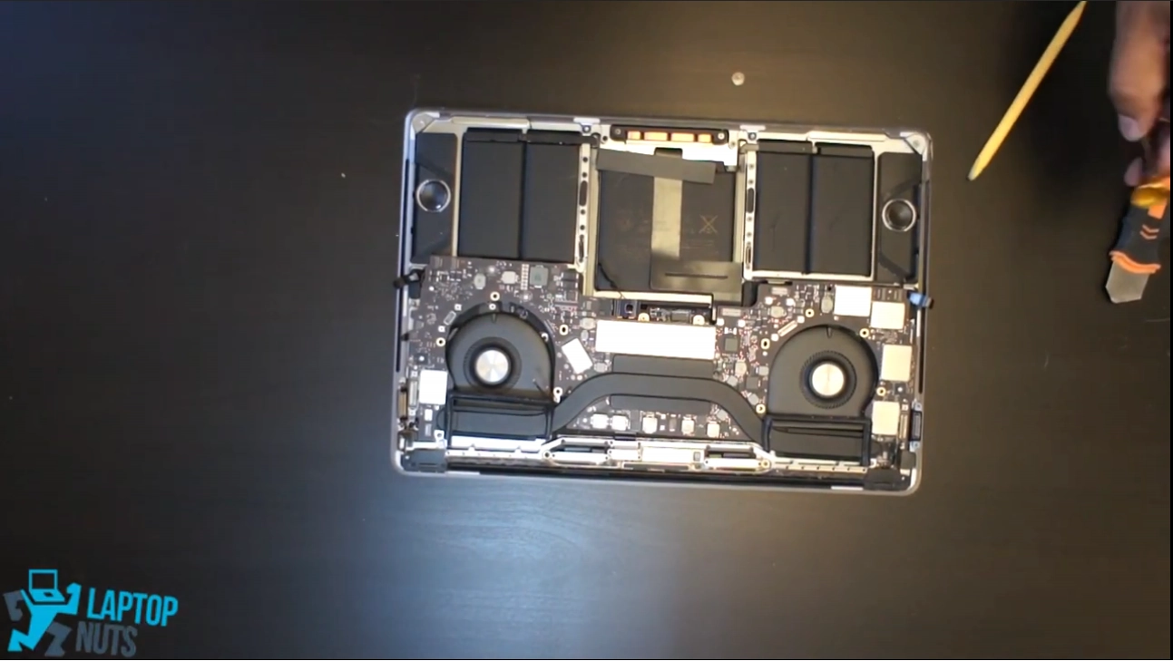 laptop-macbook-pro-a1706-series-disassembly-take-apart